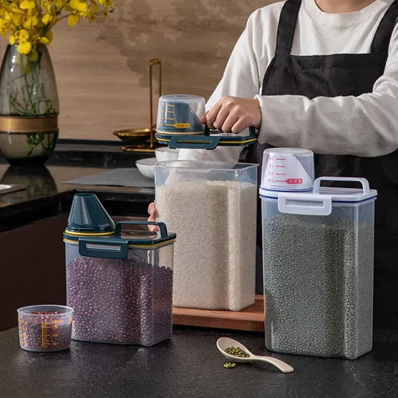Dog & Cat Food Storage – Airtight Pail with Measuring Cup